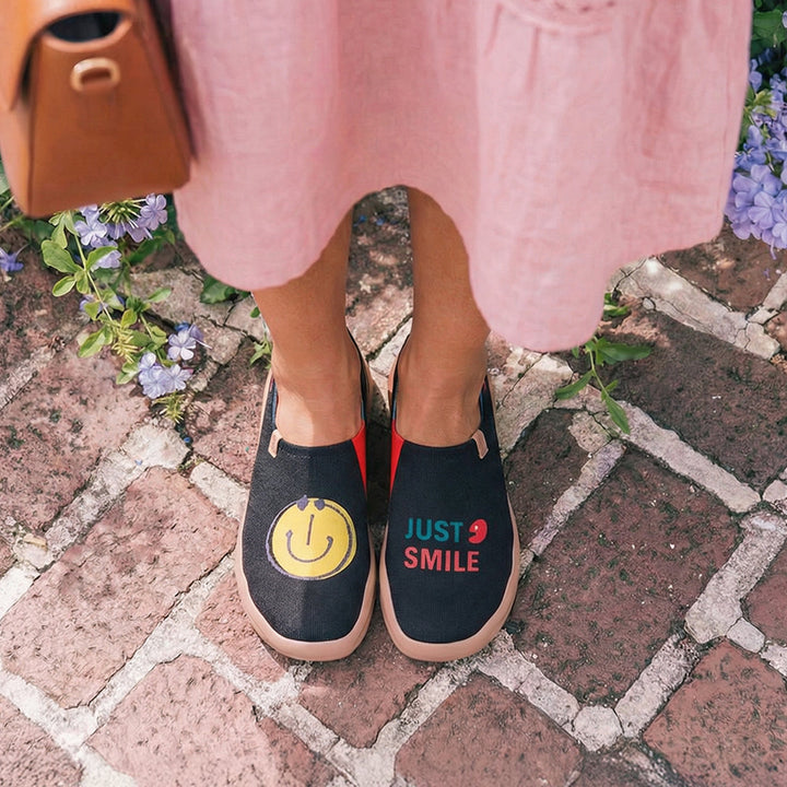 Smiley Black Knitted Women